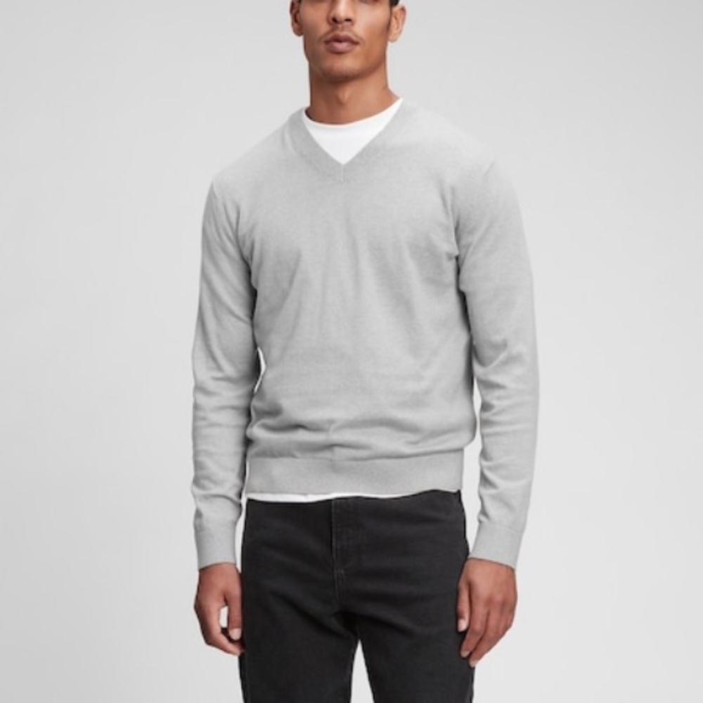 Gap 100% extra fine merino wool light heather gray v neck sweater size small